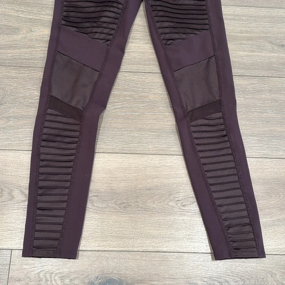 ALO YOGA Mink Brown Mid Rise Moto Active Workout Studio Barre Gym Leggings Sz M‎